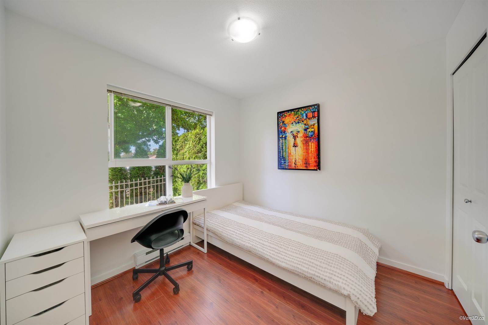 Listing Image 6