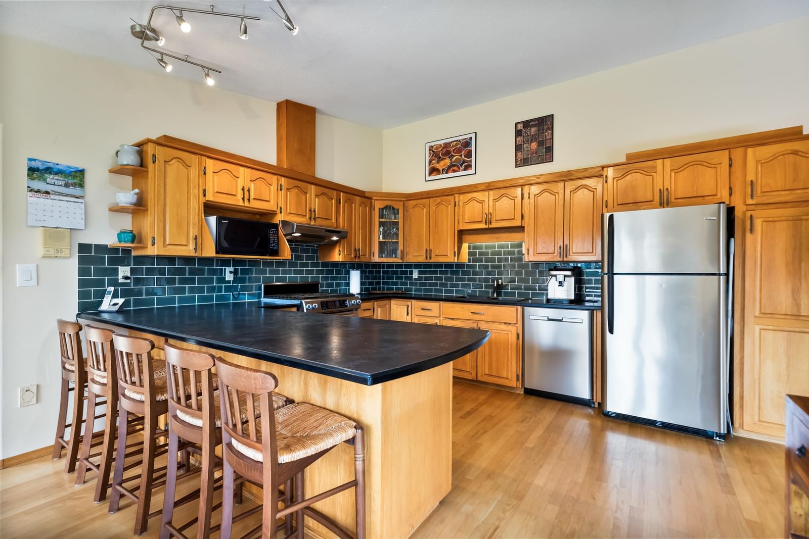 Listing Image 4