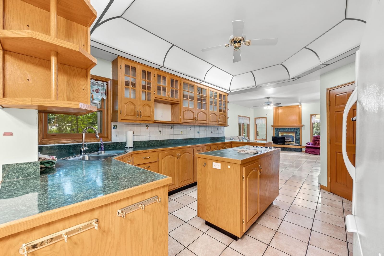 Listing Image 12