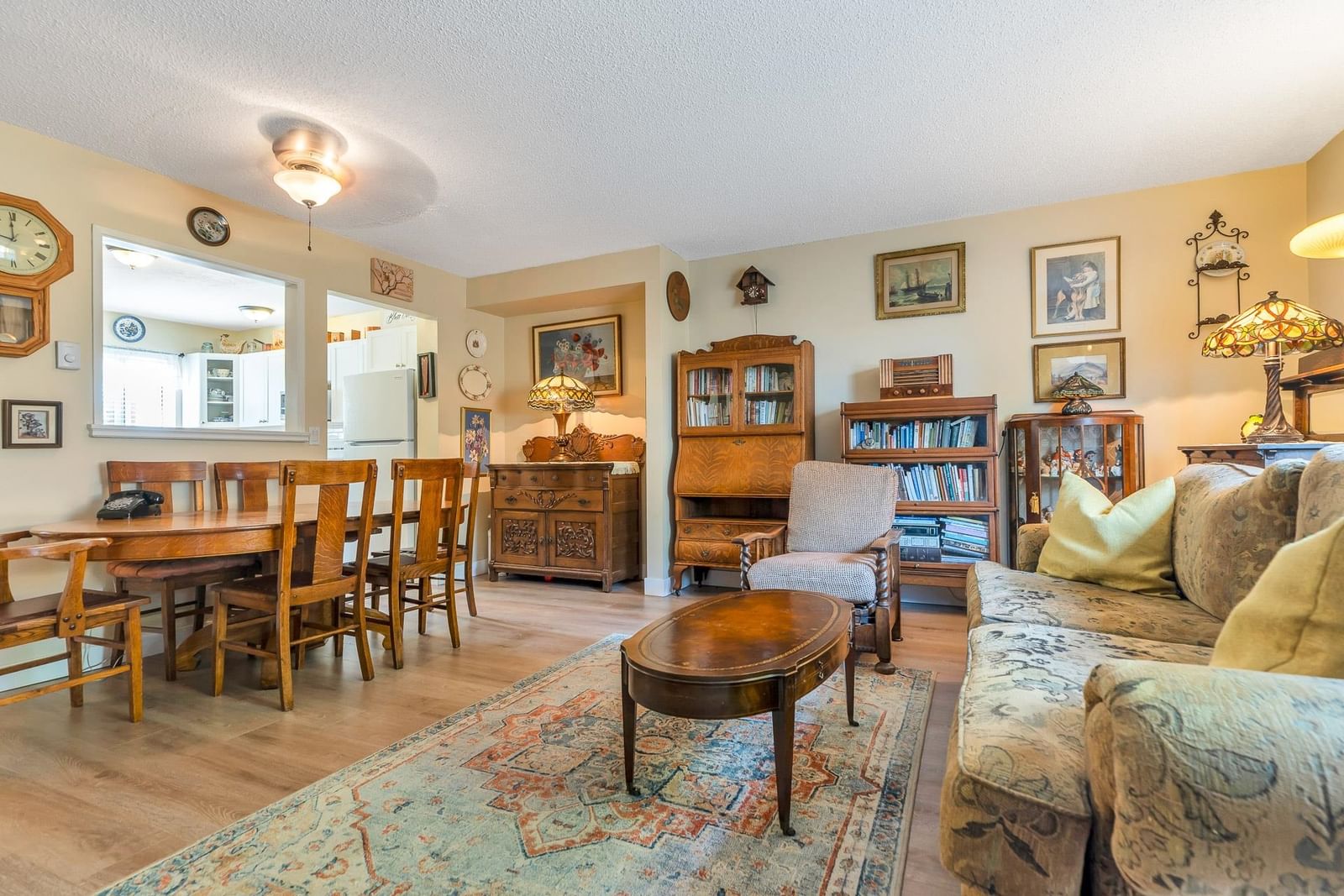 Listing Image 12