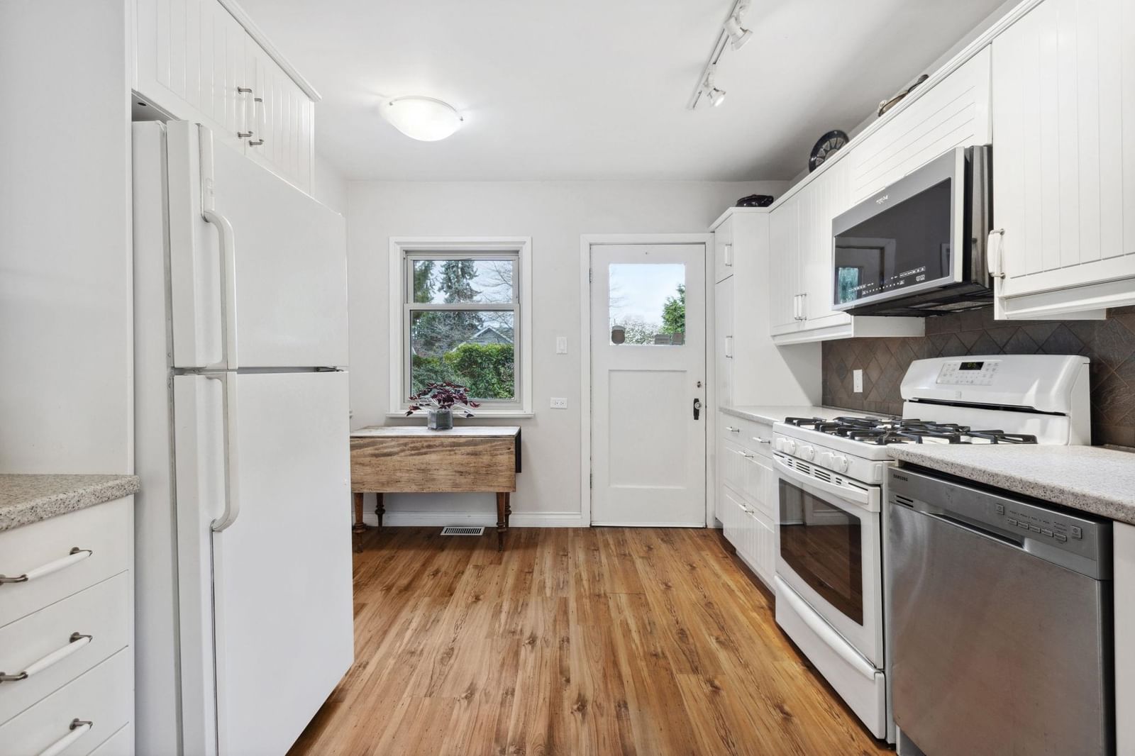Listing Image 13