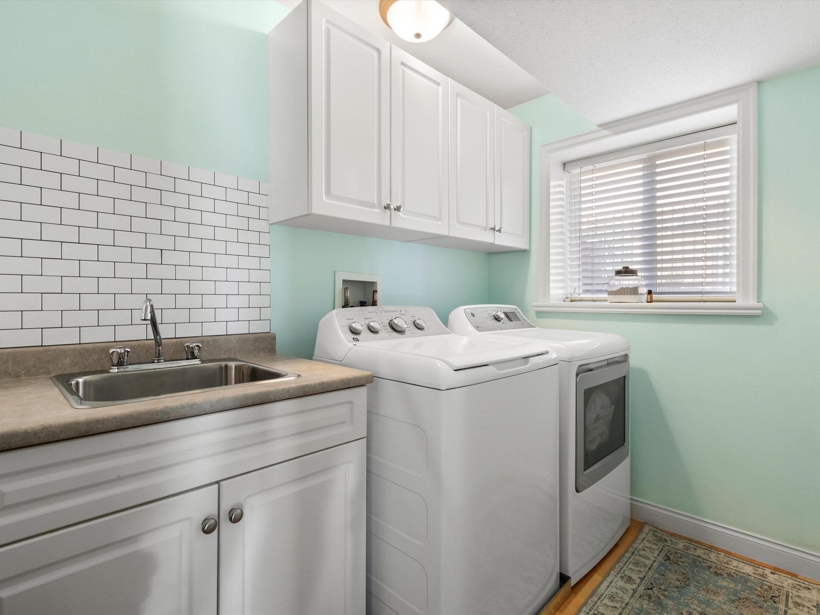 Listing Image 11