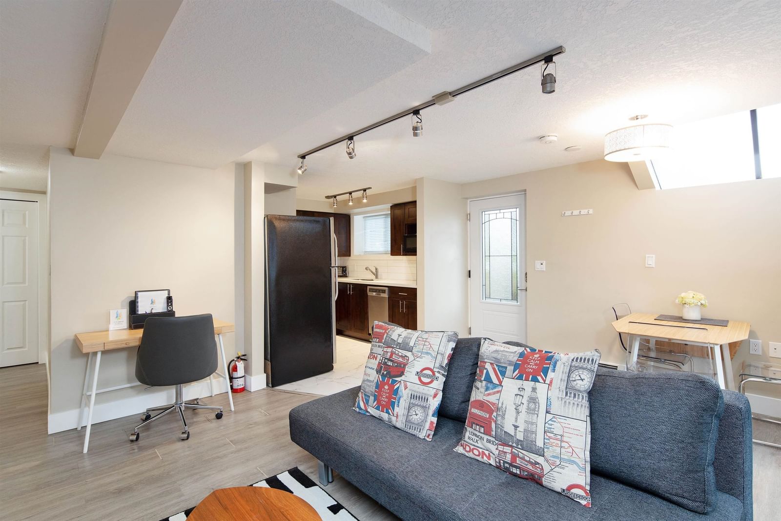 Listing Image 18