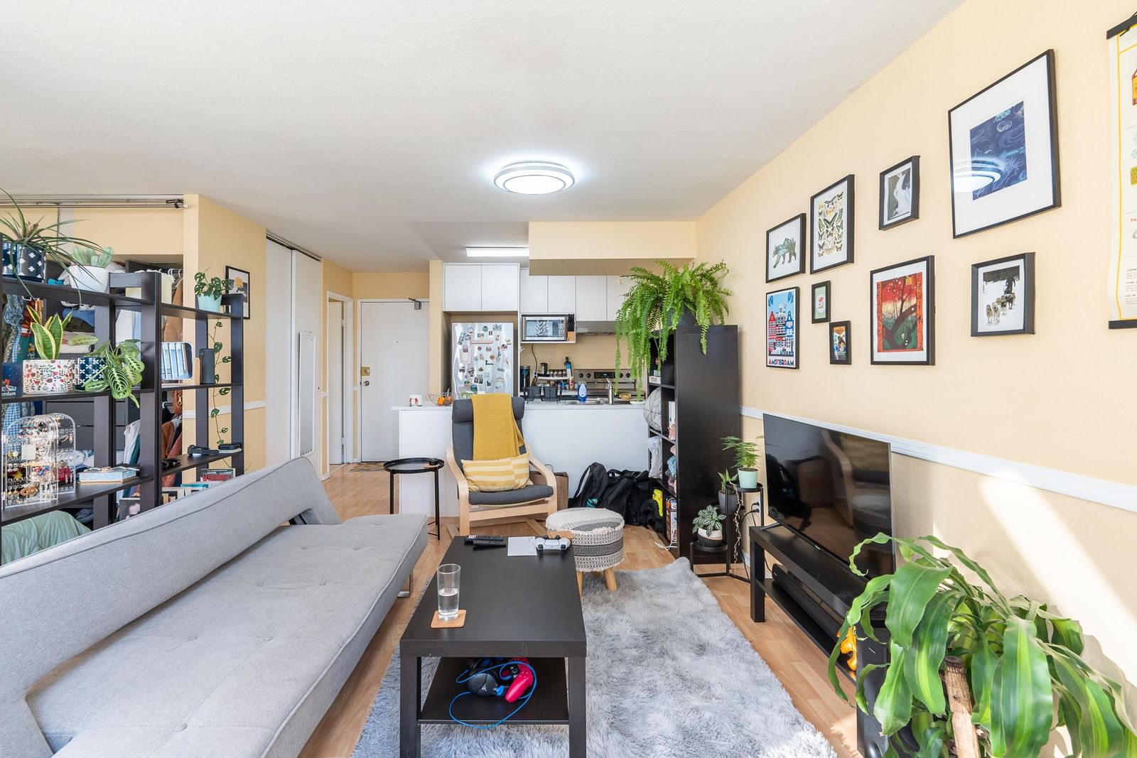 Listing Image 12