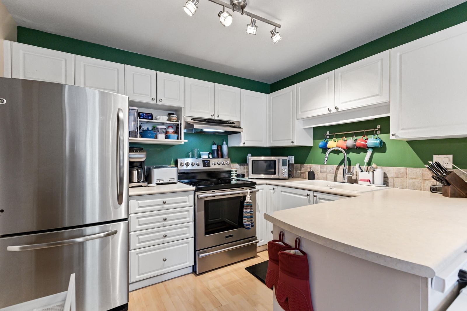 Listing Image 10