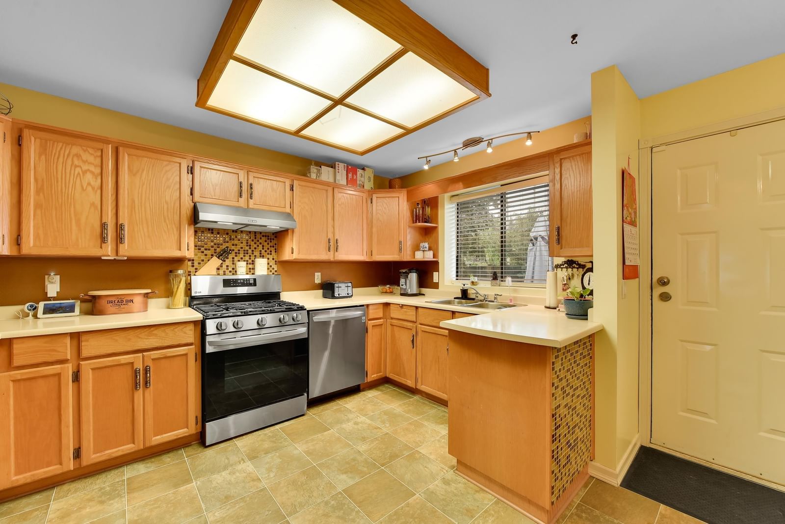 Listing Image 12