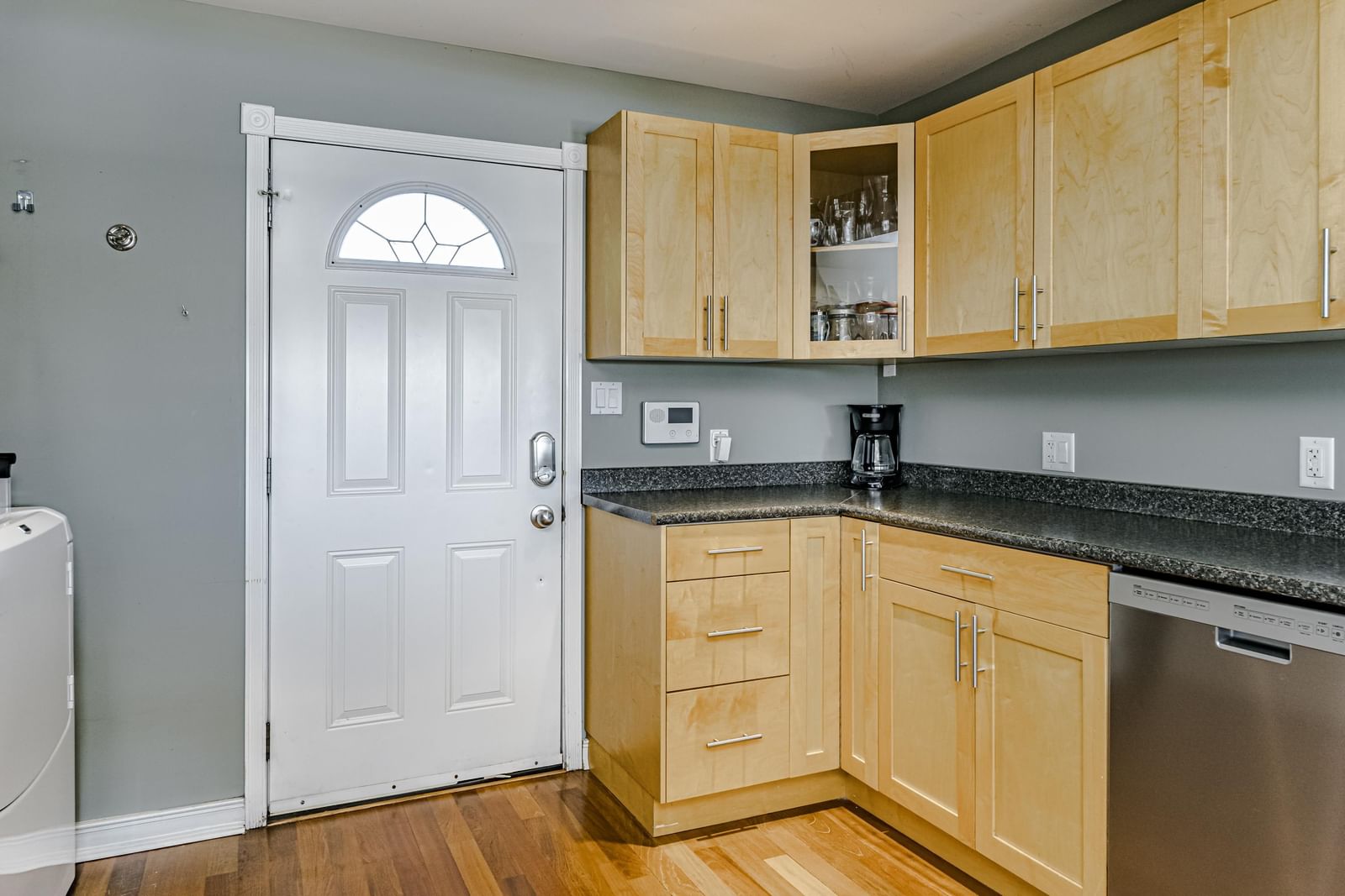 Listing Image 10