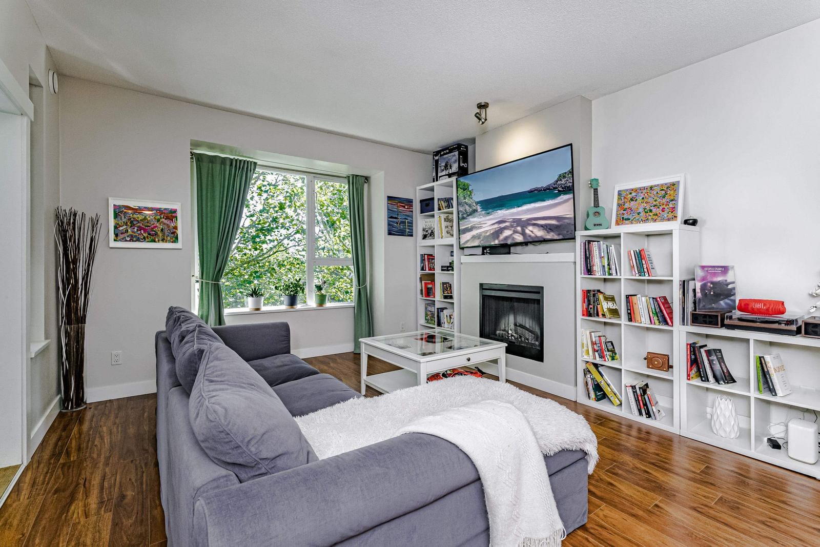 Listing Image 12