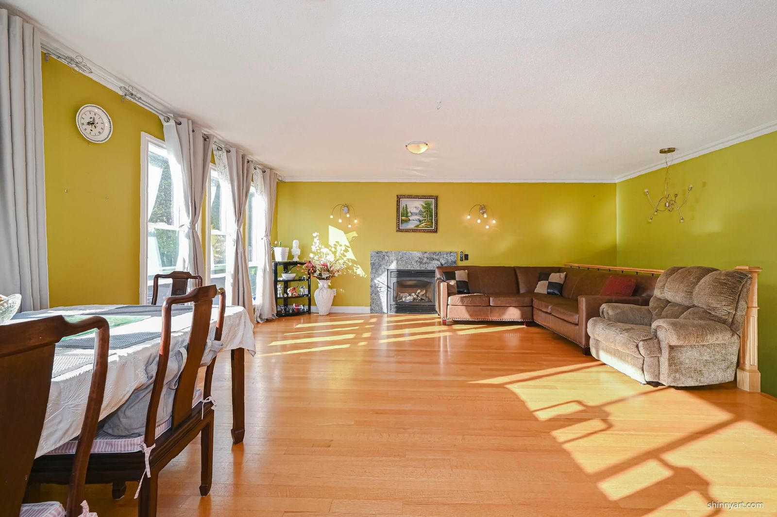 Listing Image 4