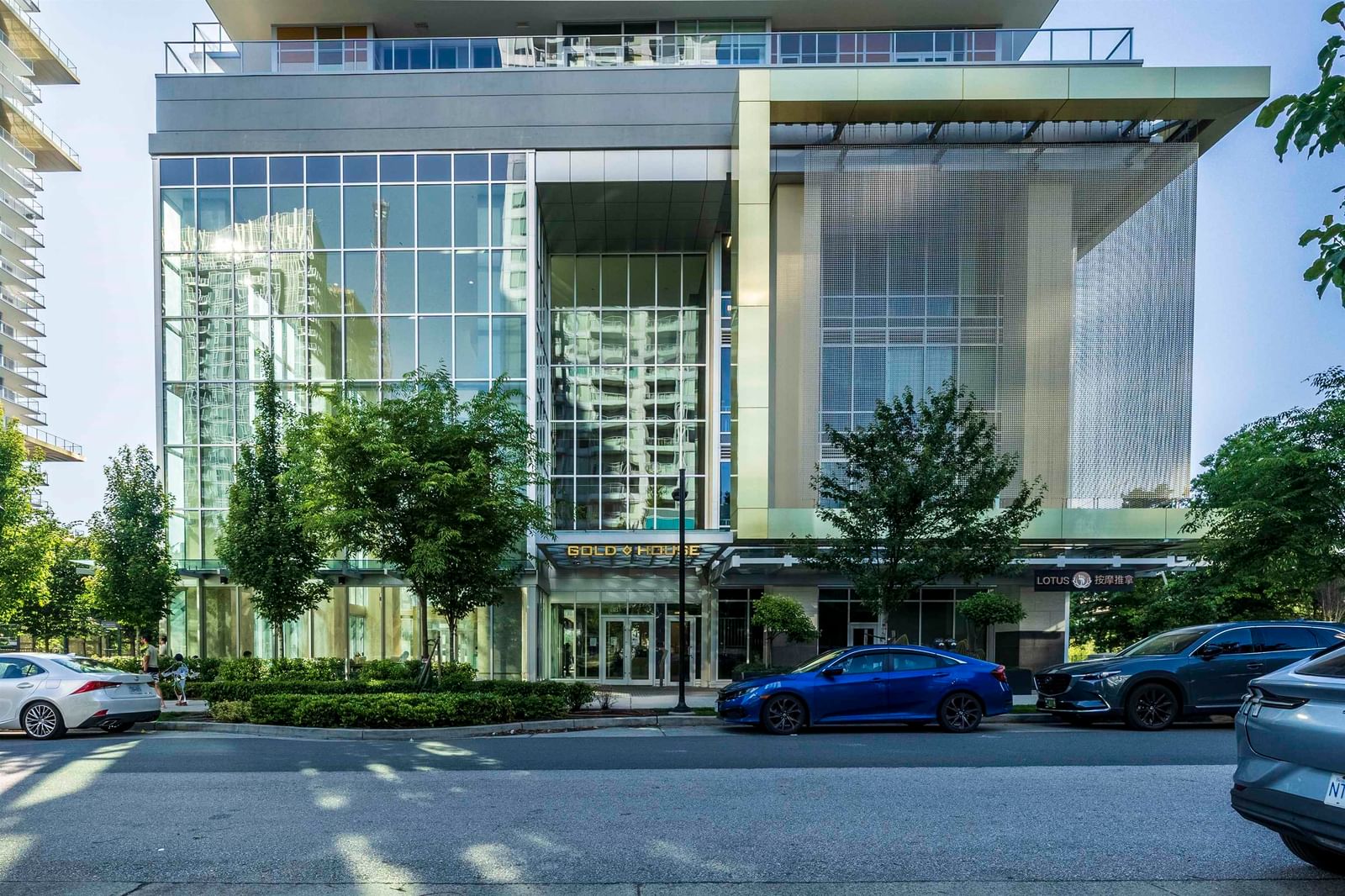 Listing Image 4