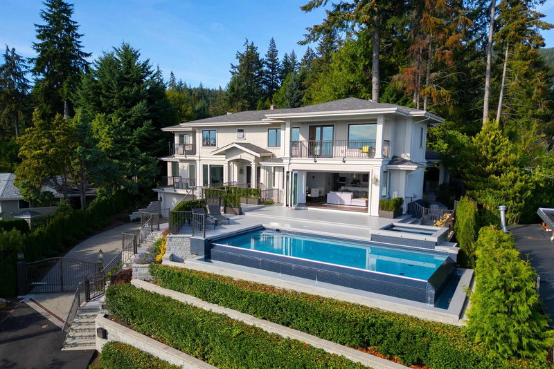 4135 Burkehill Place, West Vancouver, V7V 3M8 | Image 2