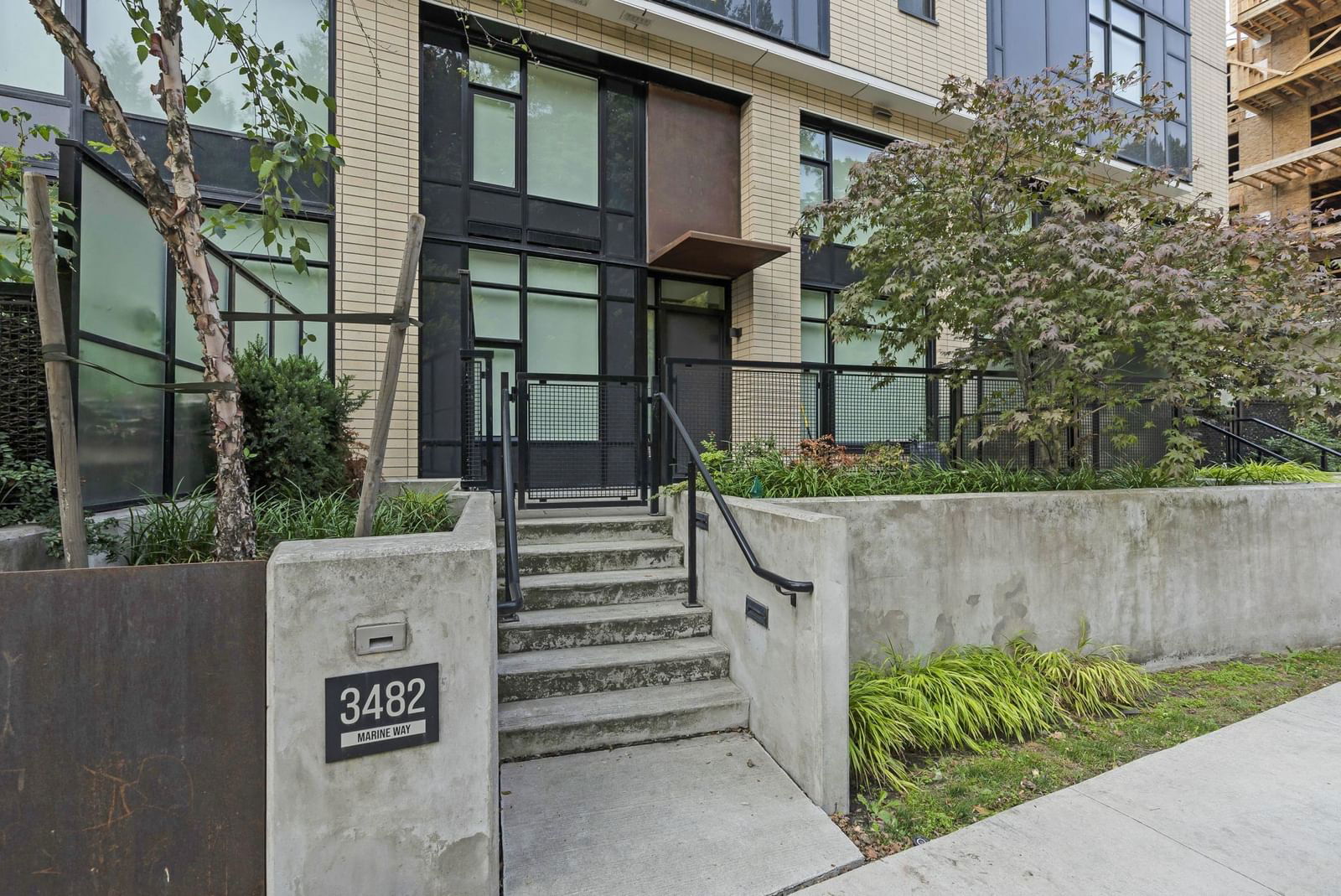 Listing Image 0