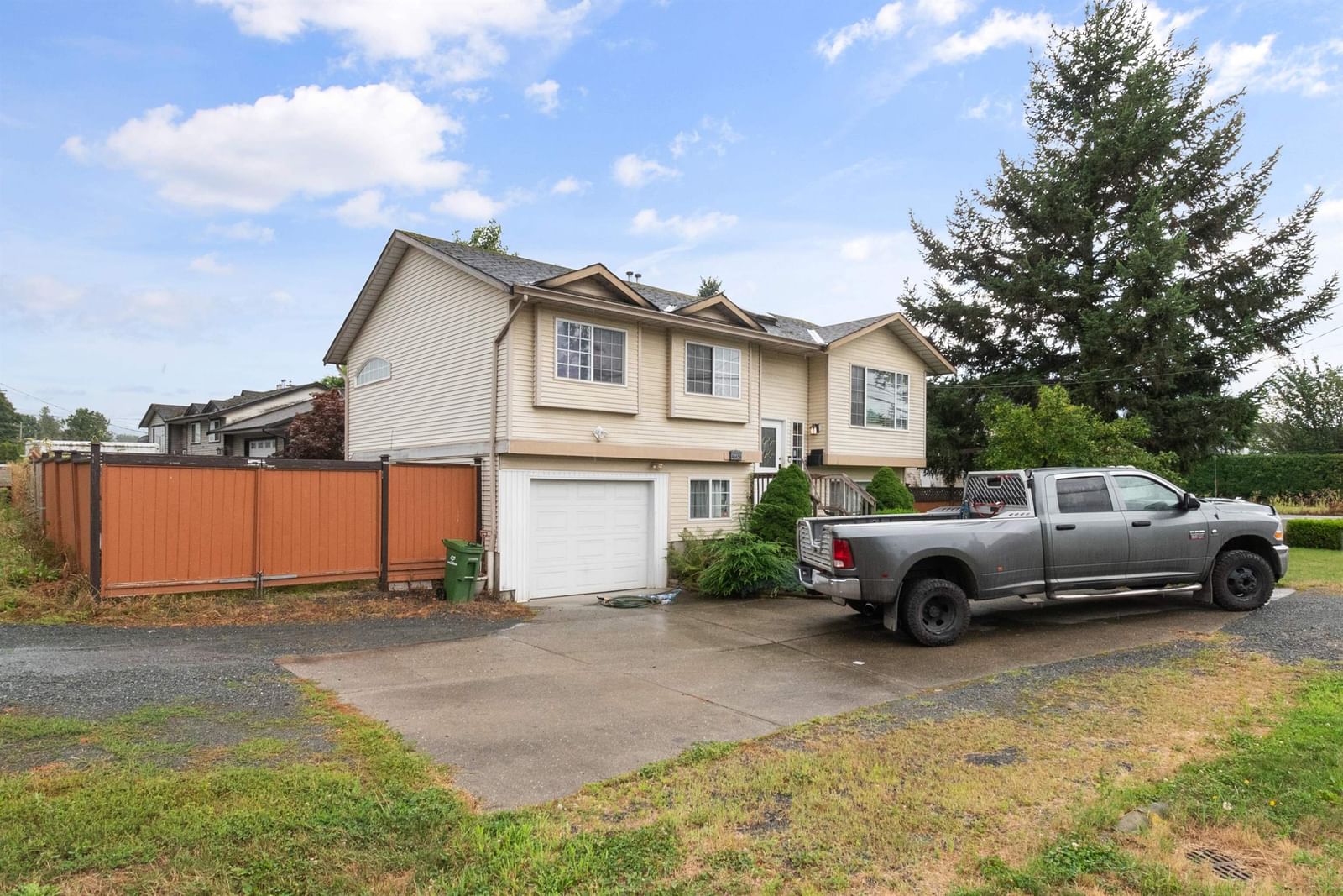 Listing photo 2