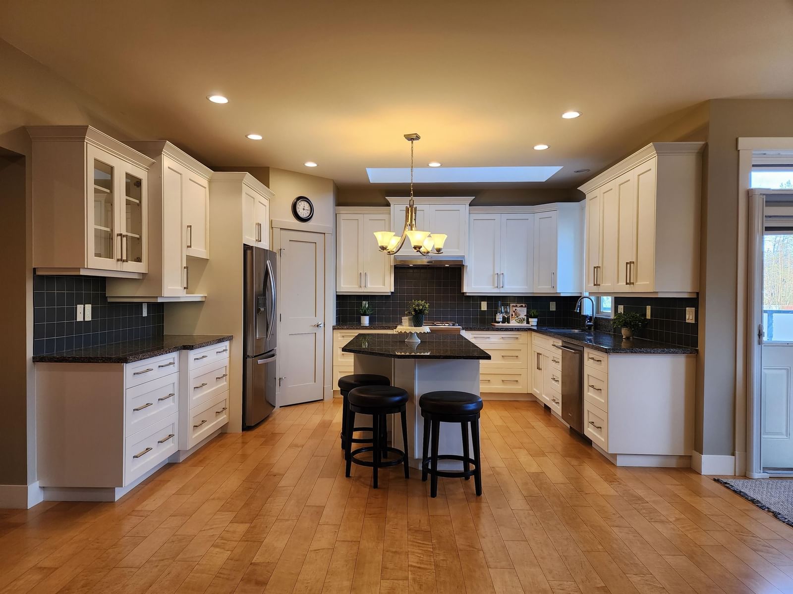 Listing Image 11