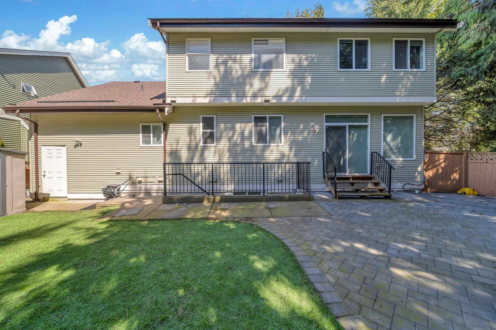 Listing Image 5