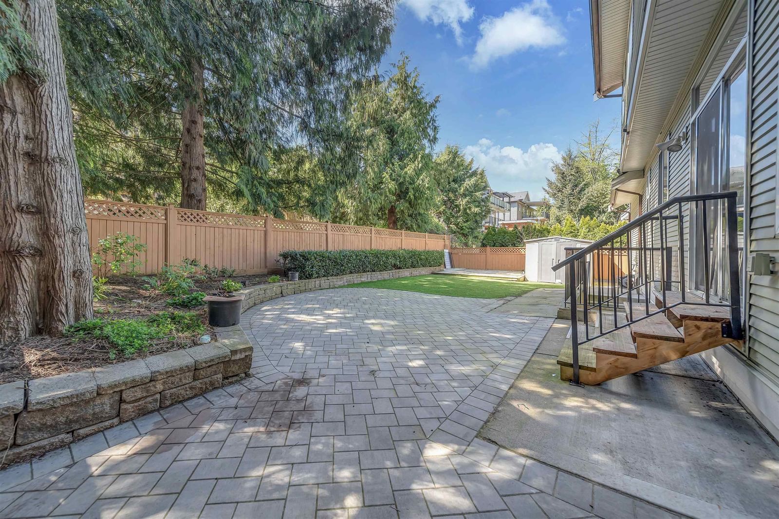 Listing Image 6