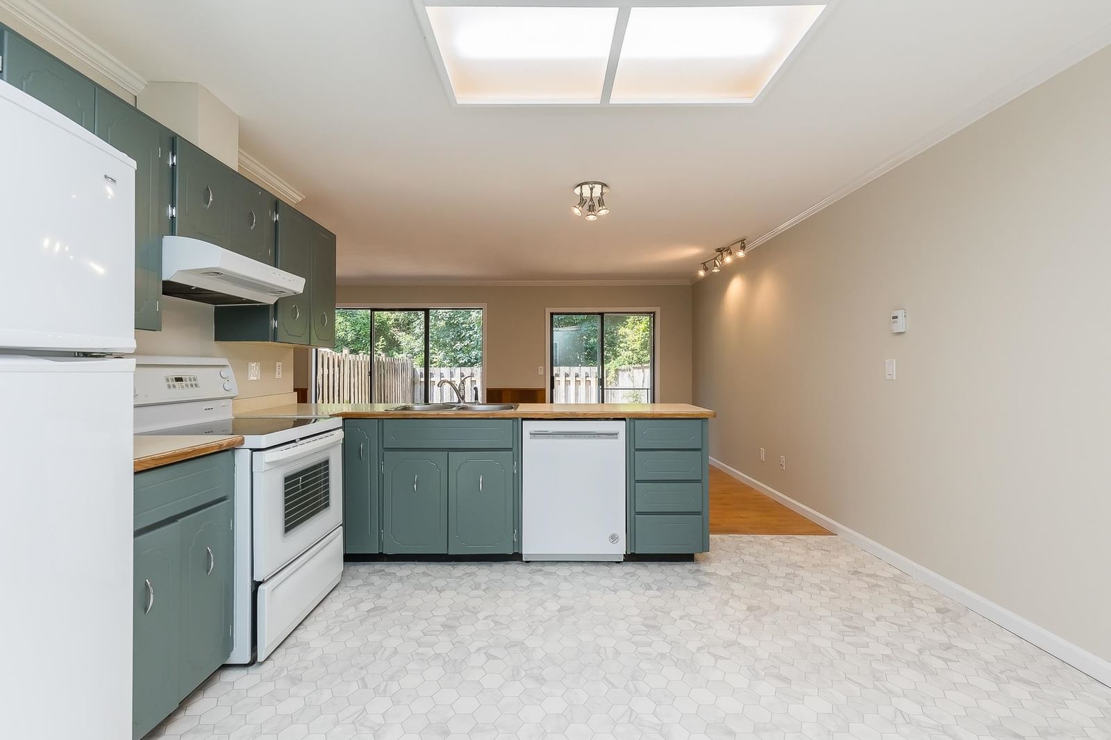 Listing Image 8