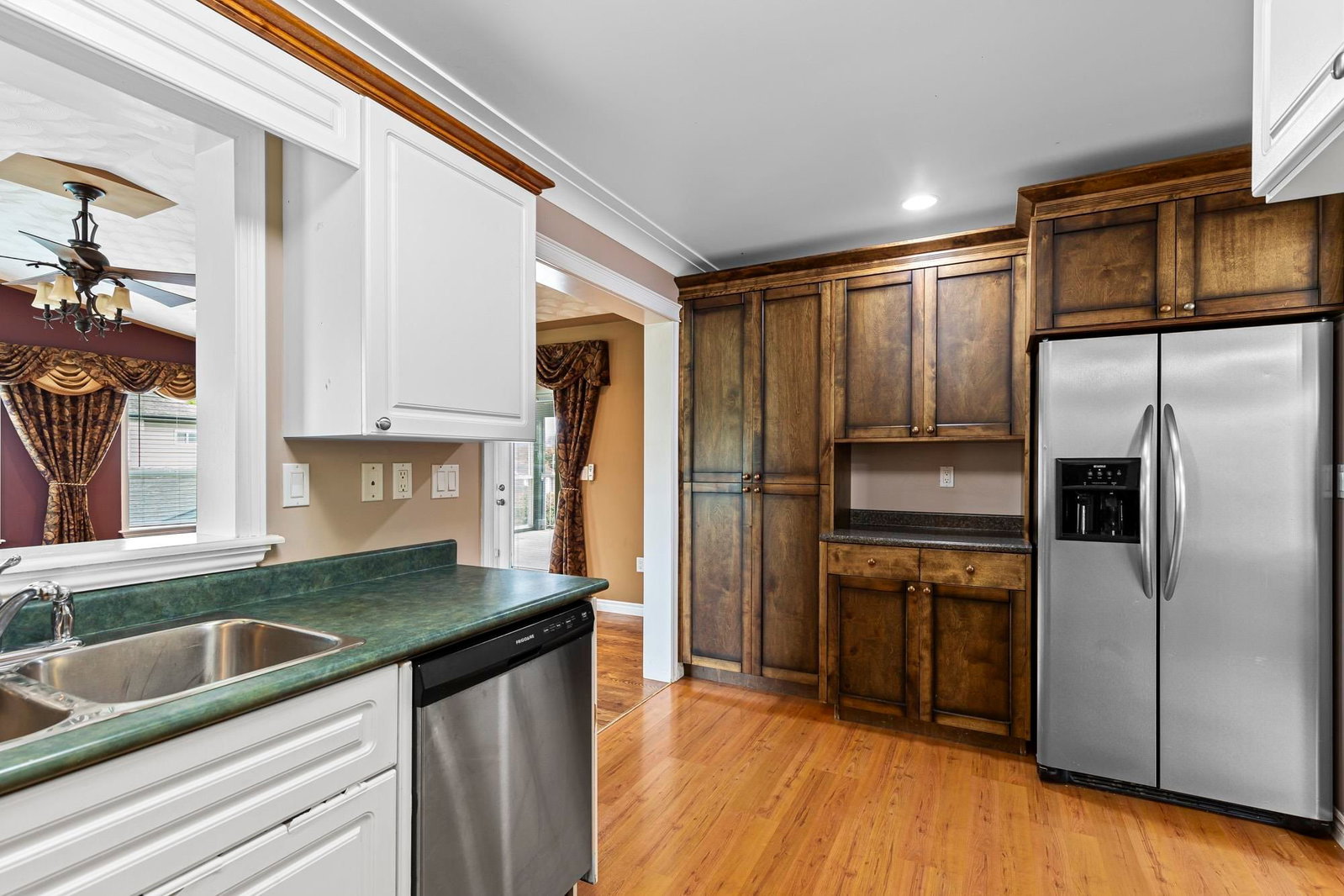 Listing Image 10