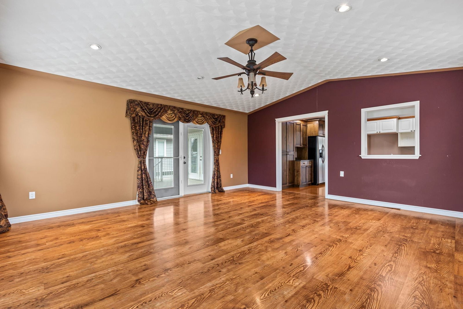 Listing Image 13