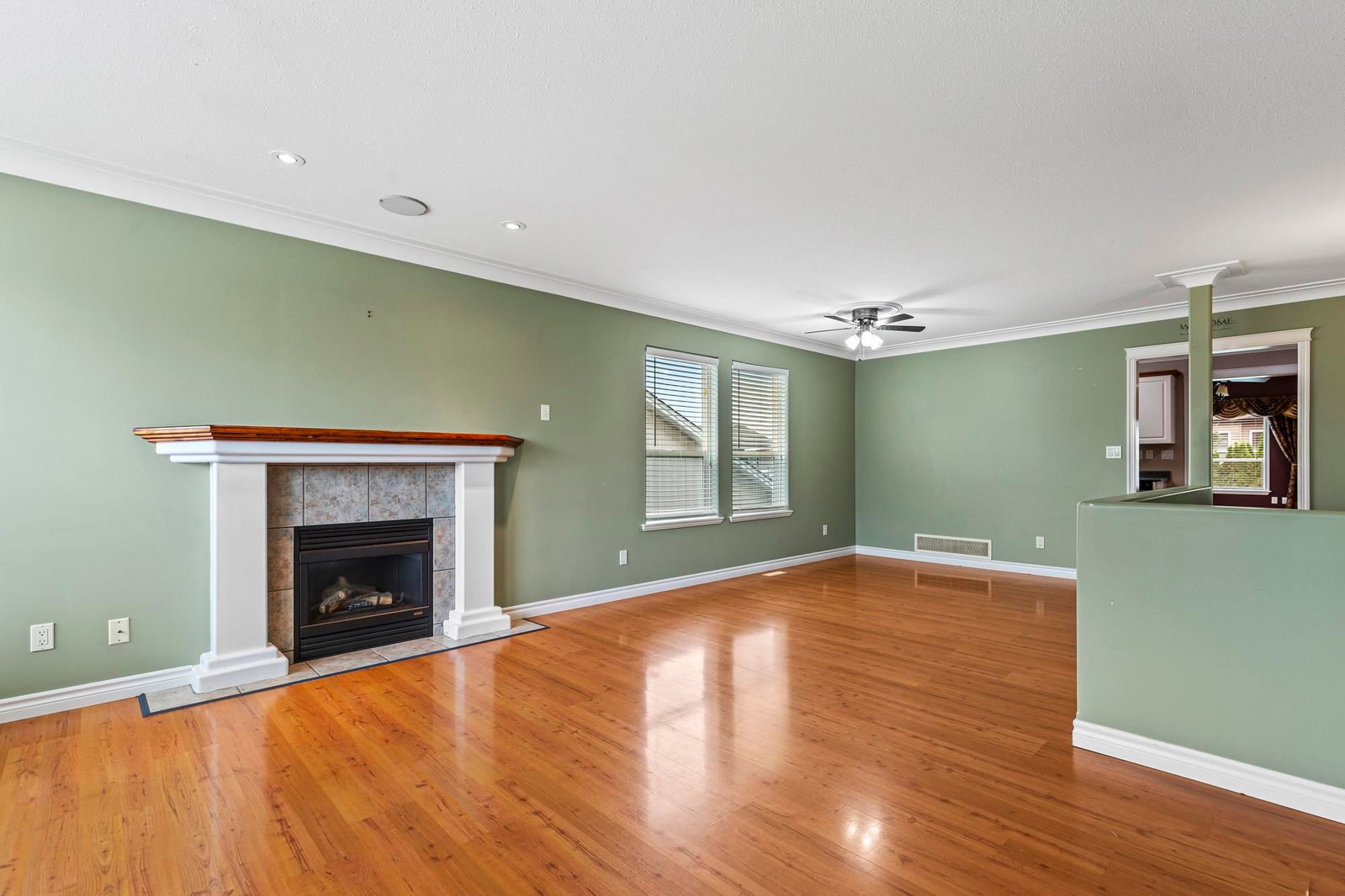 Listing Image 6