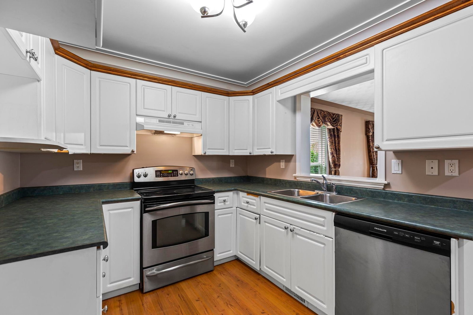 Listing Image 9