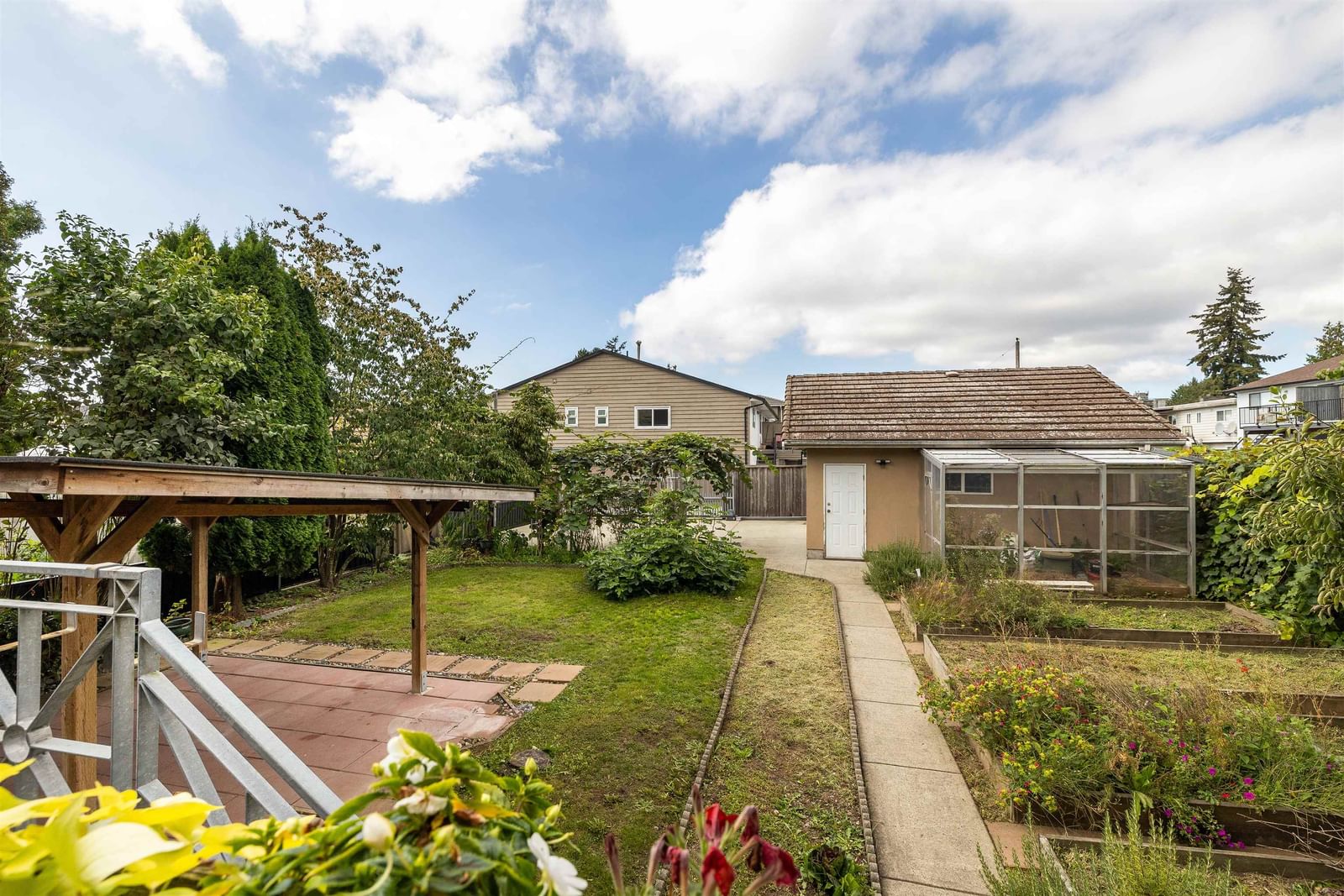 Listing Image 11