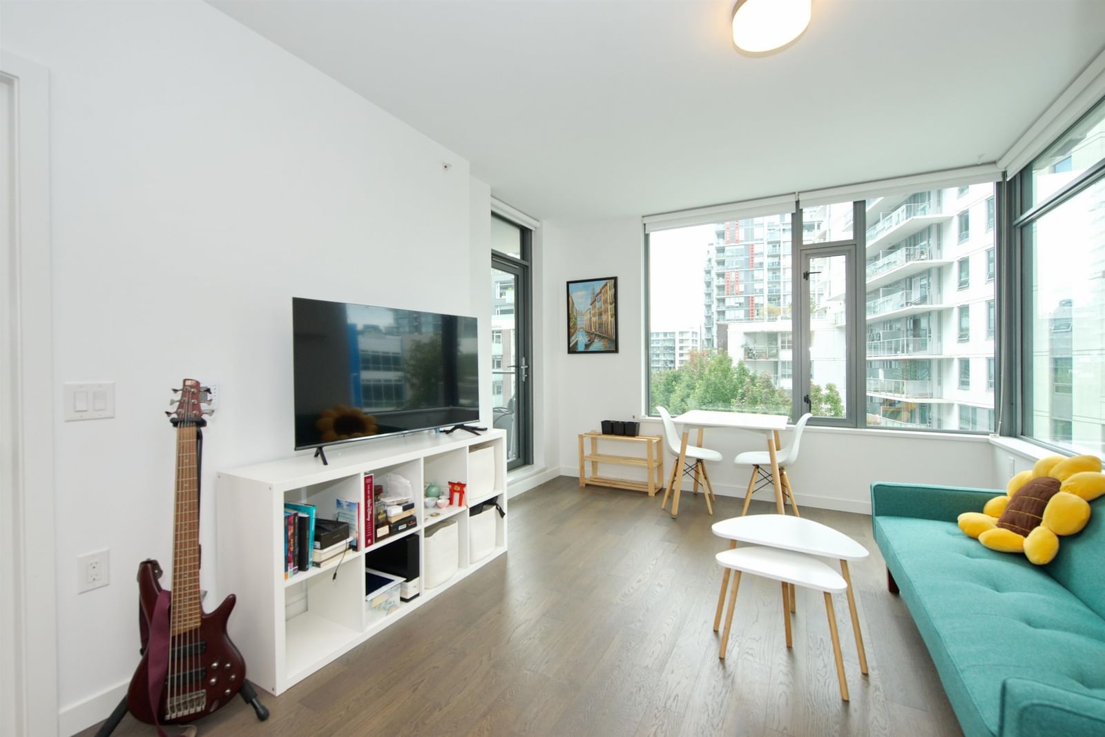 Listing Image 11
