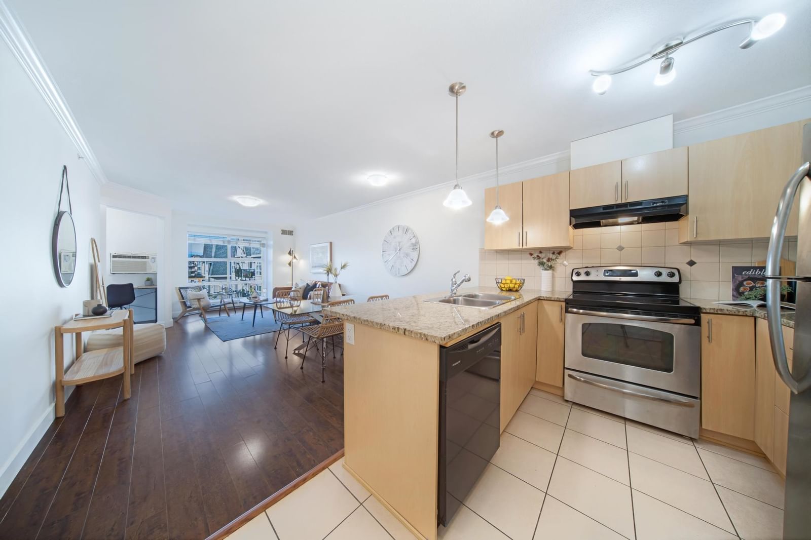 Listing Image 5