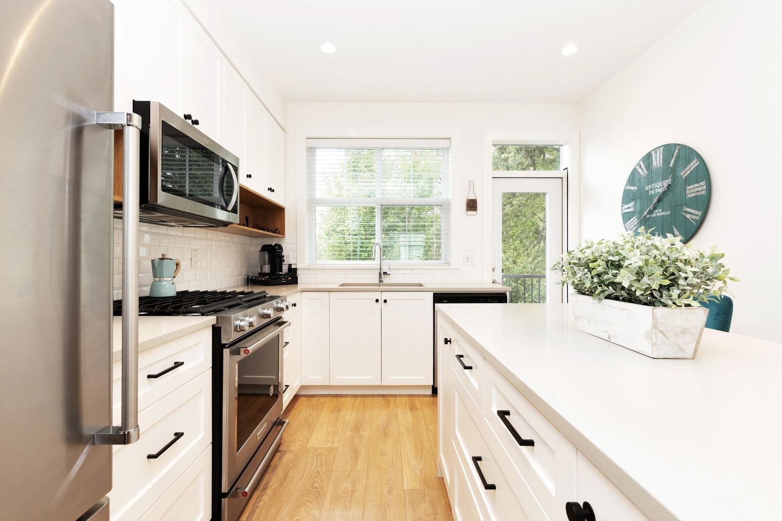 Listing Image 10