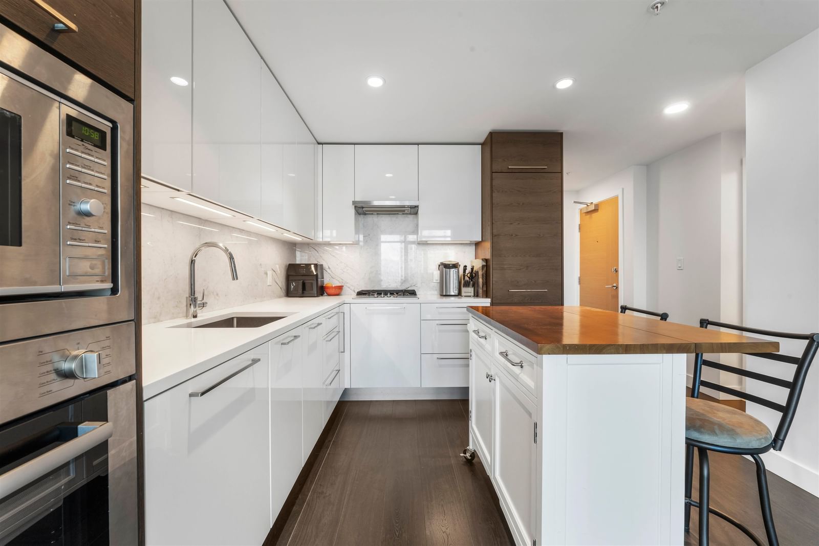 Listing Image 9