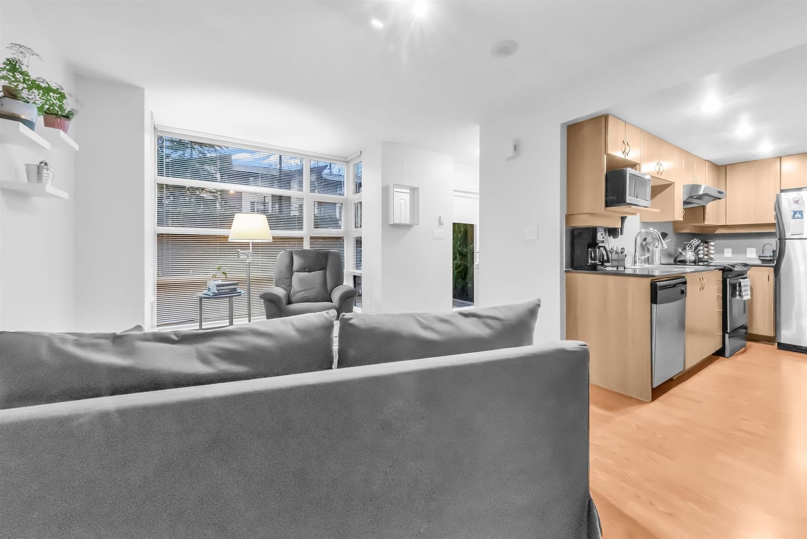 Listing Image 12