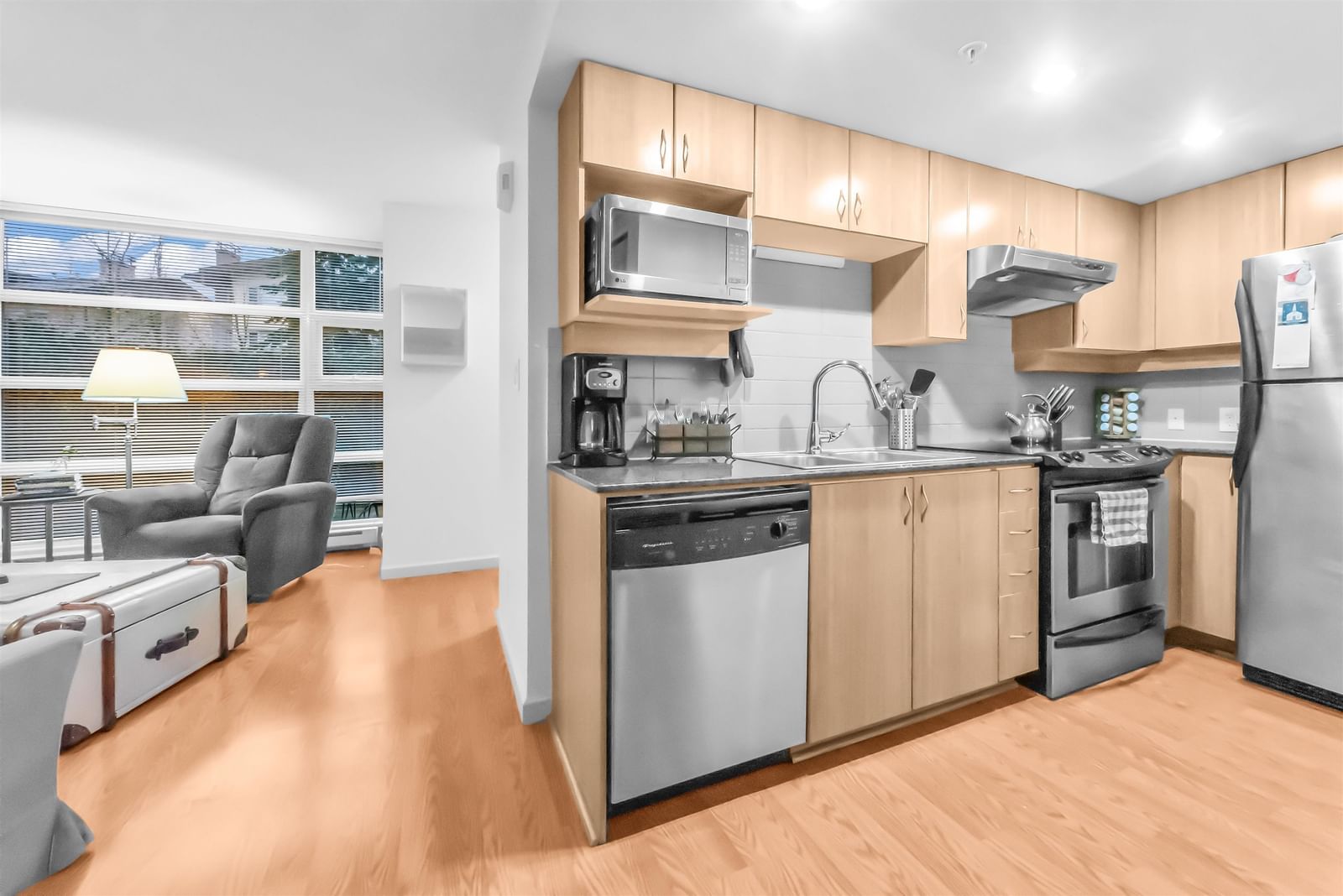 Listing Image 14