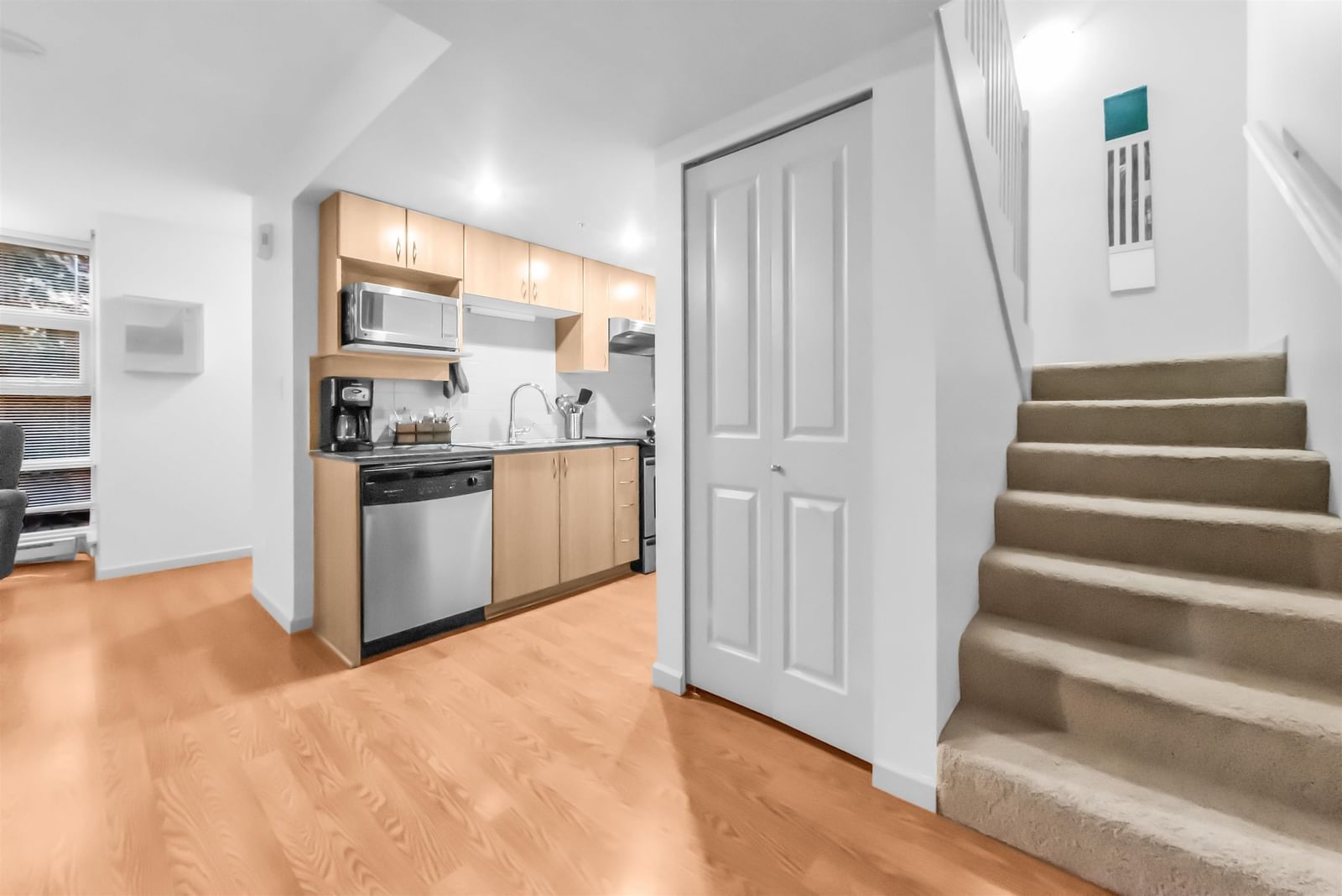 Listing Image 16