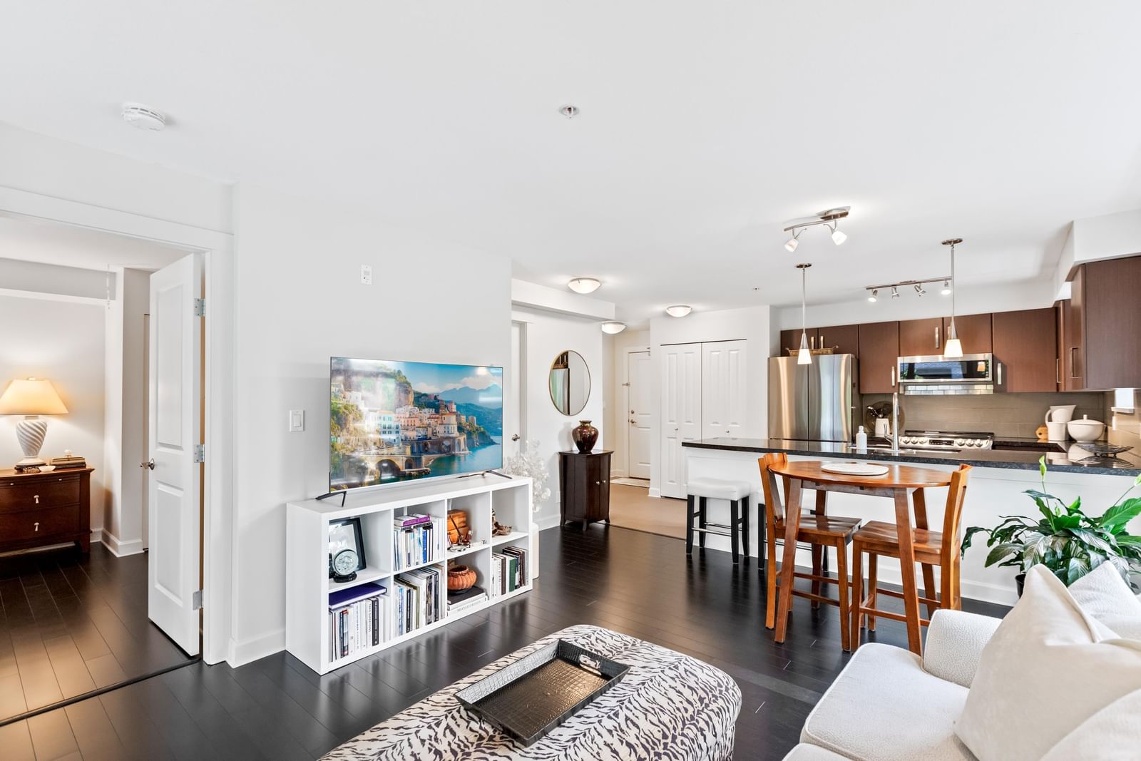 Listing Image 16