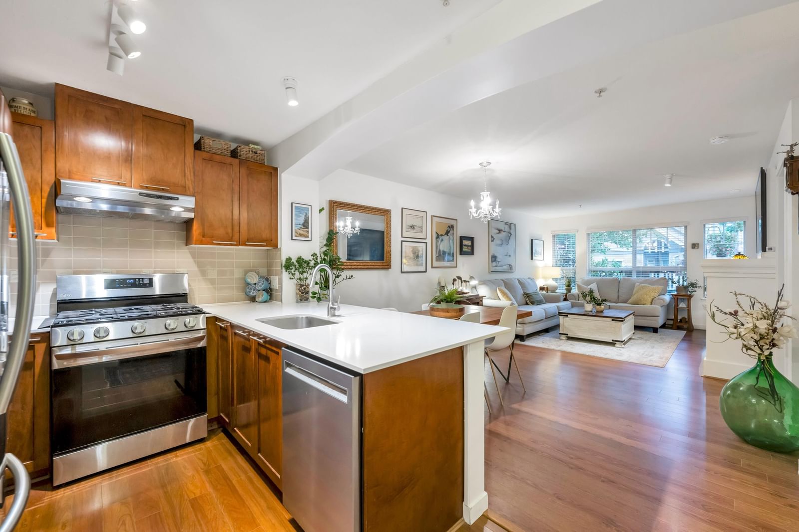 Listing Image 14
