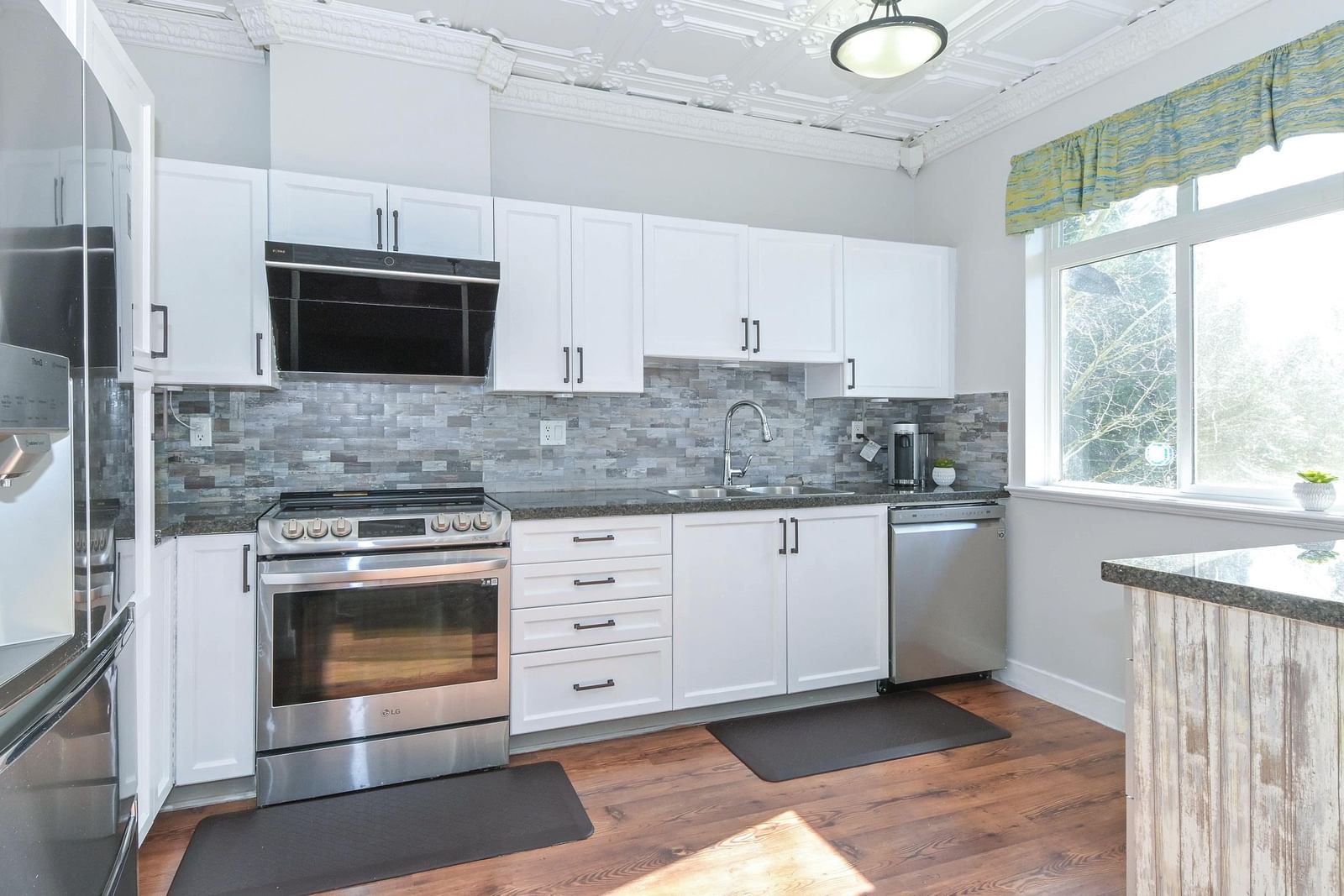 Listing Image 12