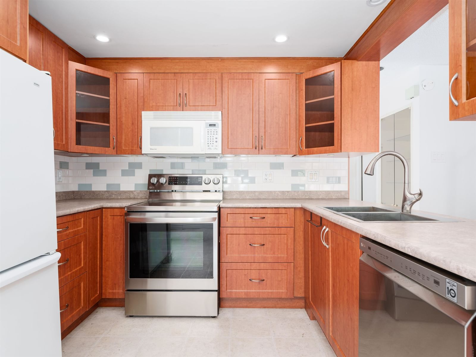 Listing Image 11