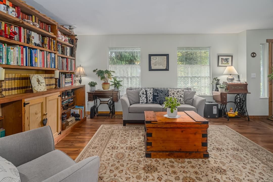 Listing Image 5