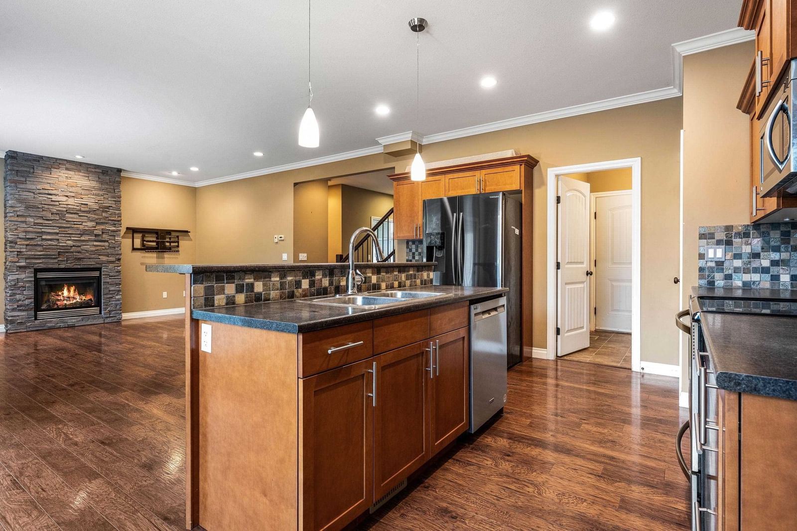 Listing Image 19