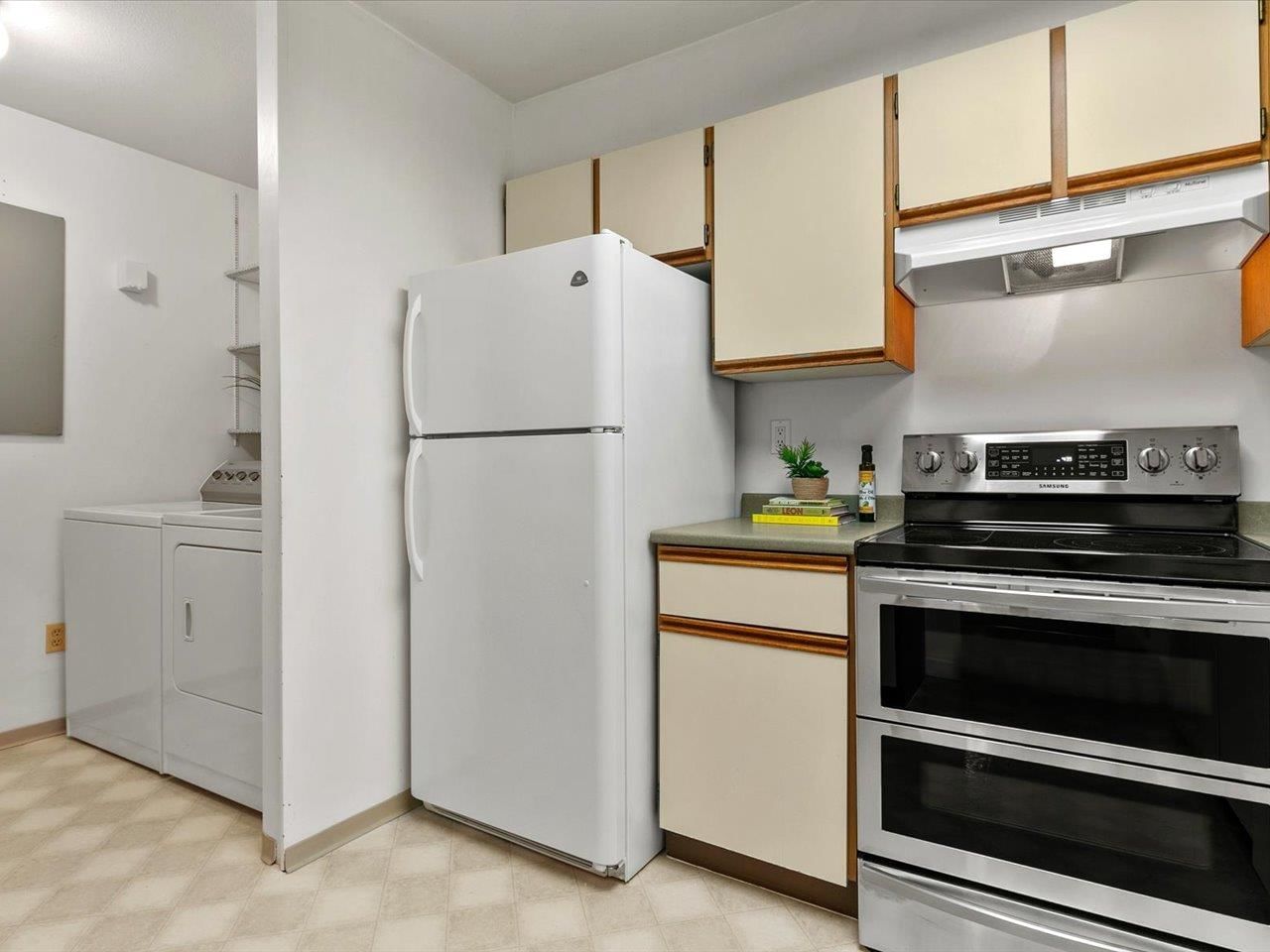 Listing Image 6