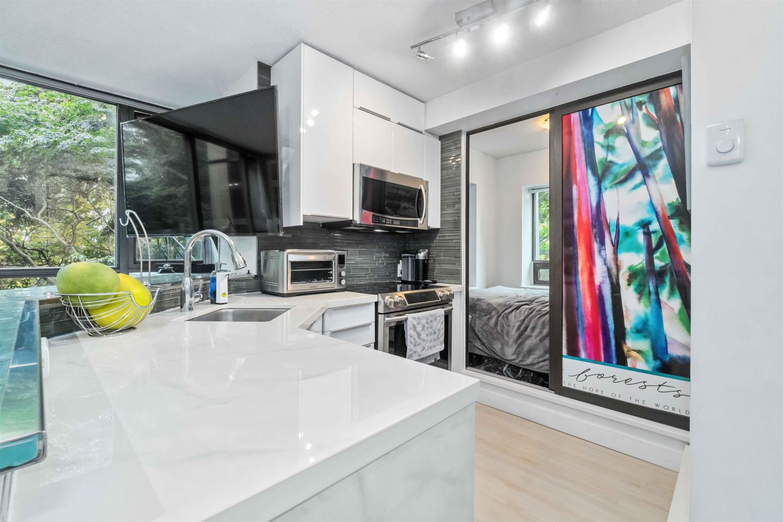 Listing Image 10