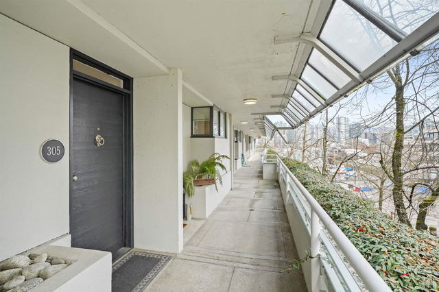305 - 673 Market Hill