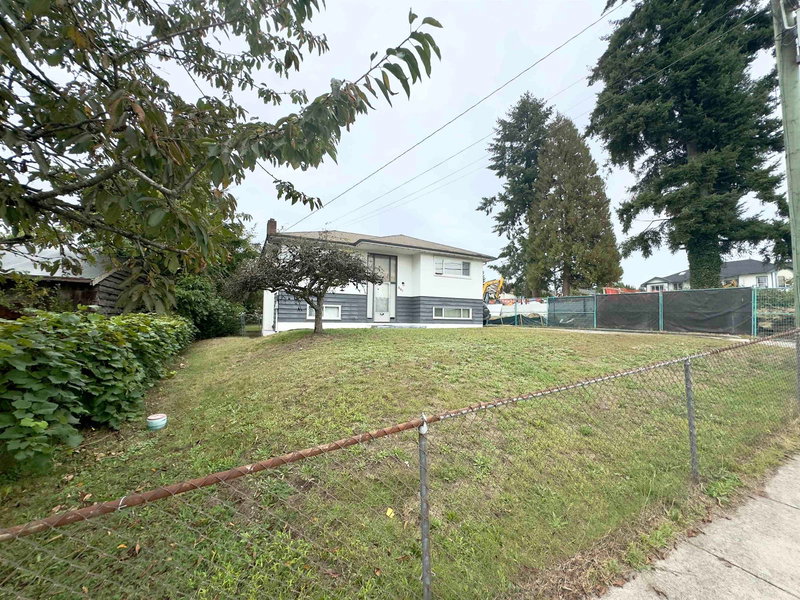 607 Alderson Avenue, Coquitlam, V3K 1T4 | Image 2