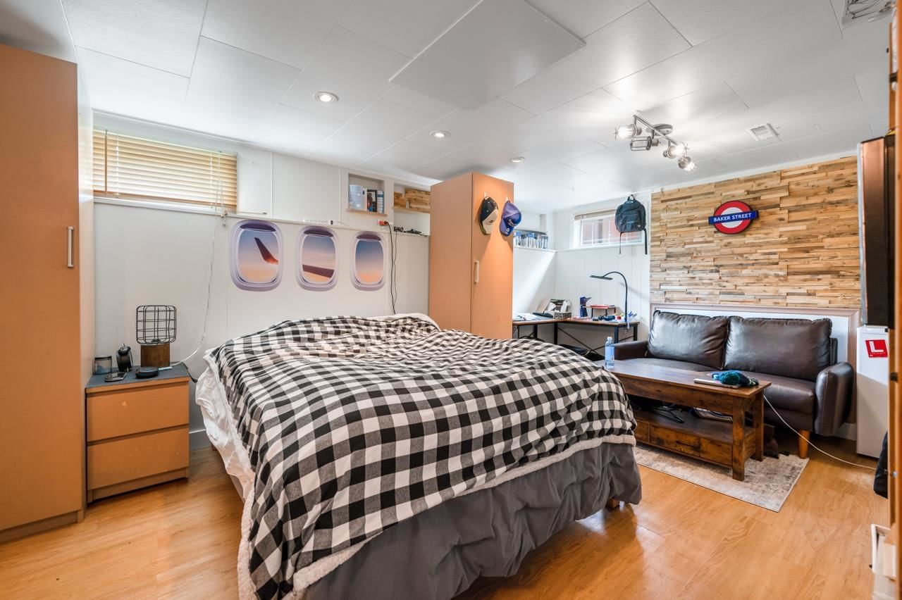 Listing Image 11