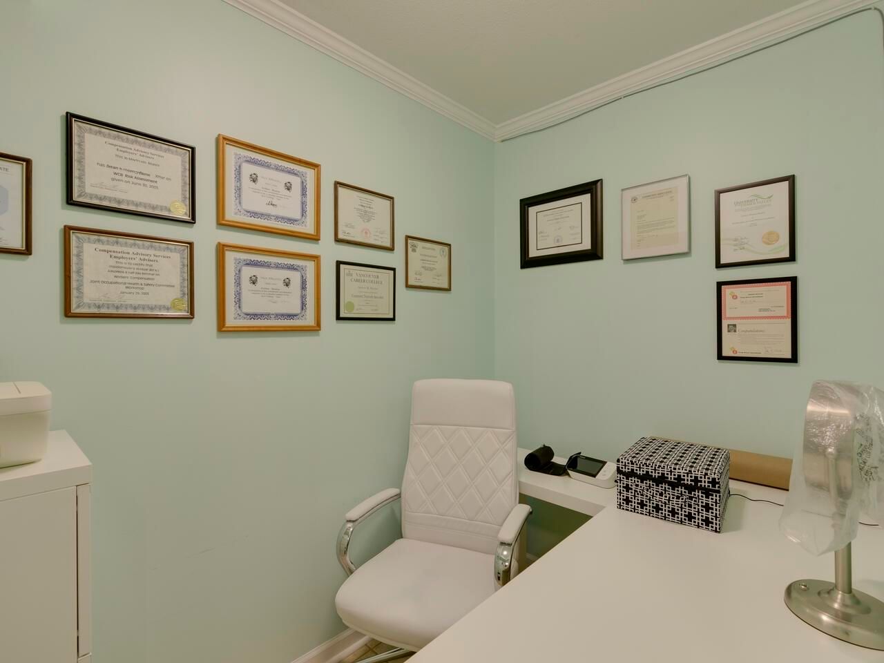 Listing Image 8