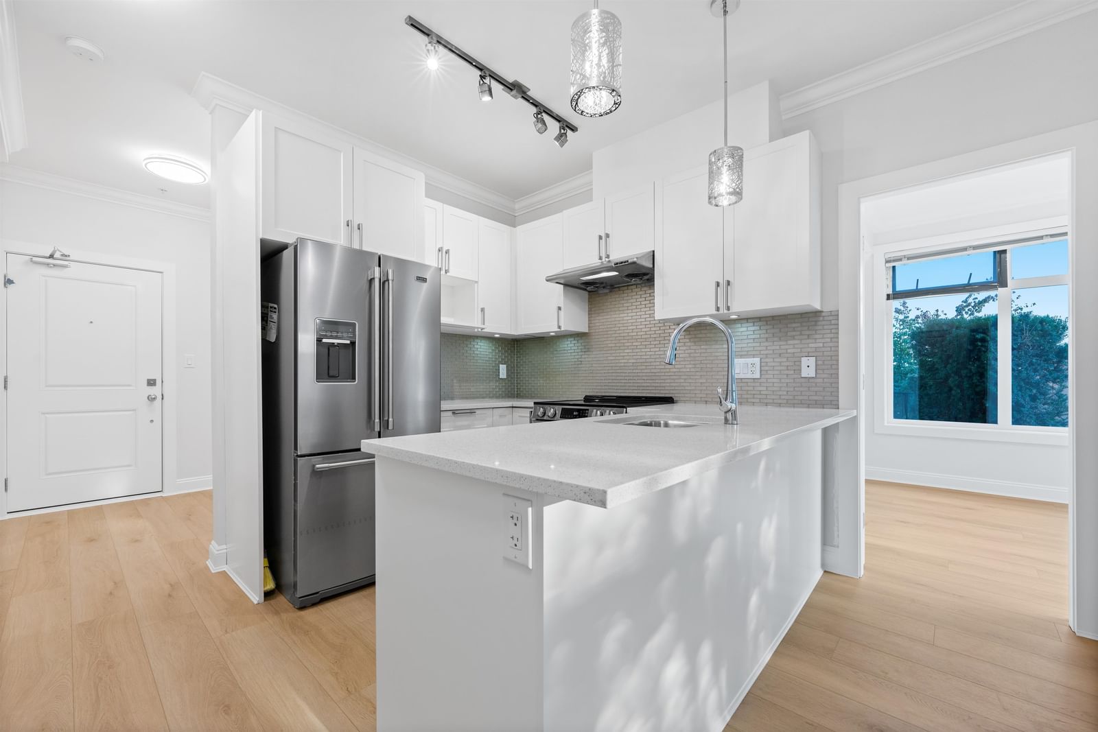 Listing Image 9