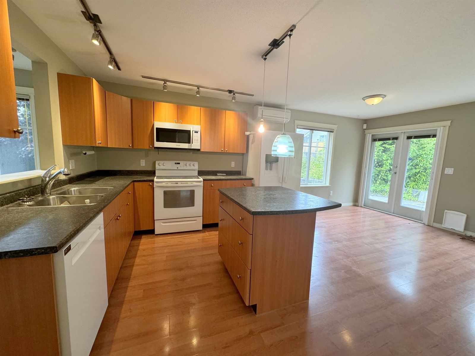 Listing Image 17