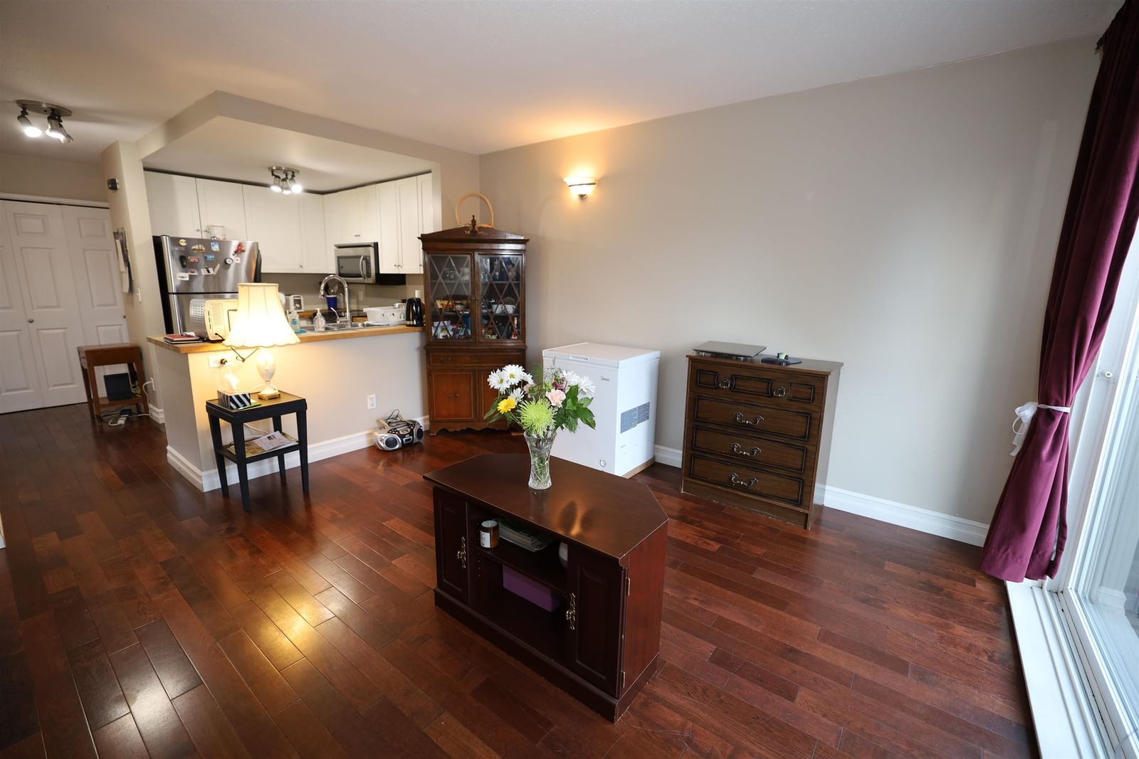Listing Image 11