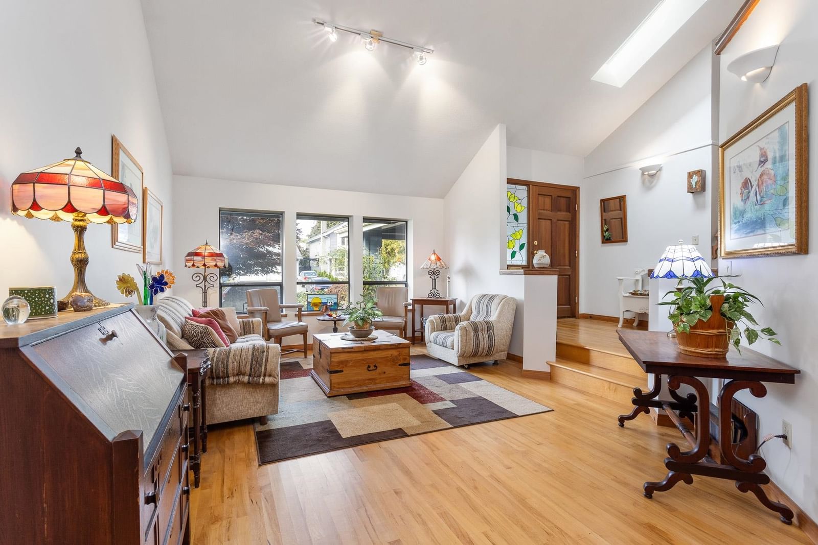 Listing Image 11