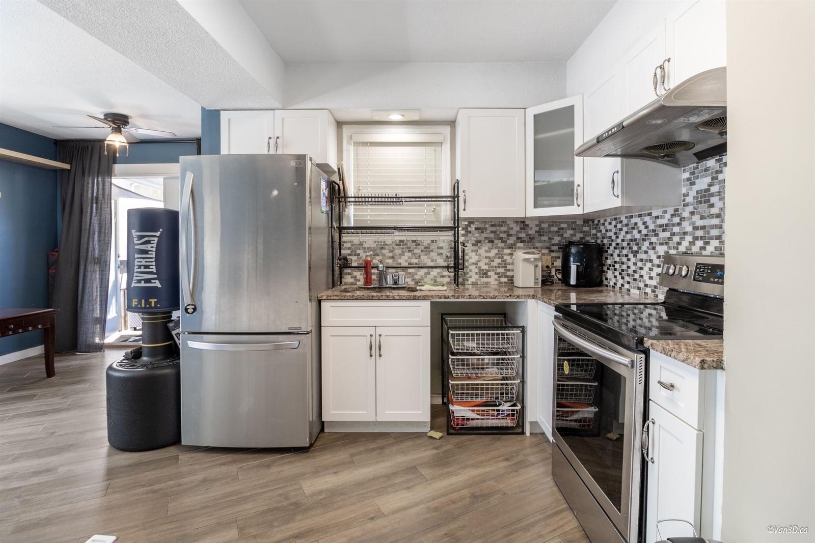 Listing Image 12